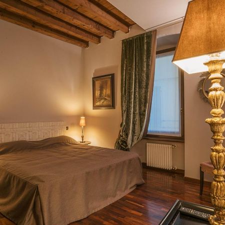 Napule...E Apartments Peschiera del Garda Eksteriør billede