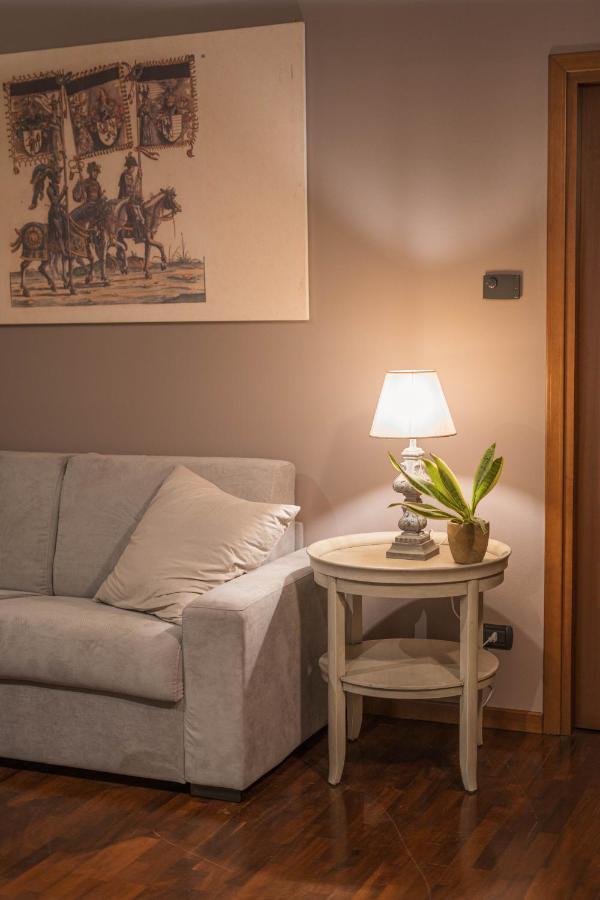 Napule...E Apartments Peschiera del Garda Eksteriør billede