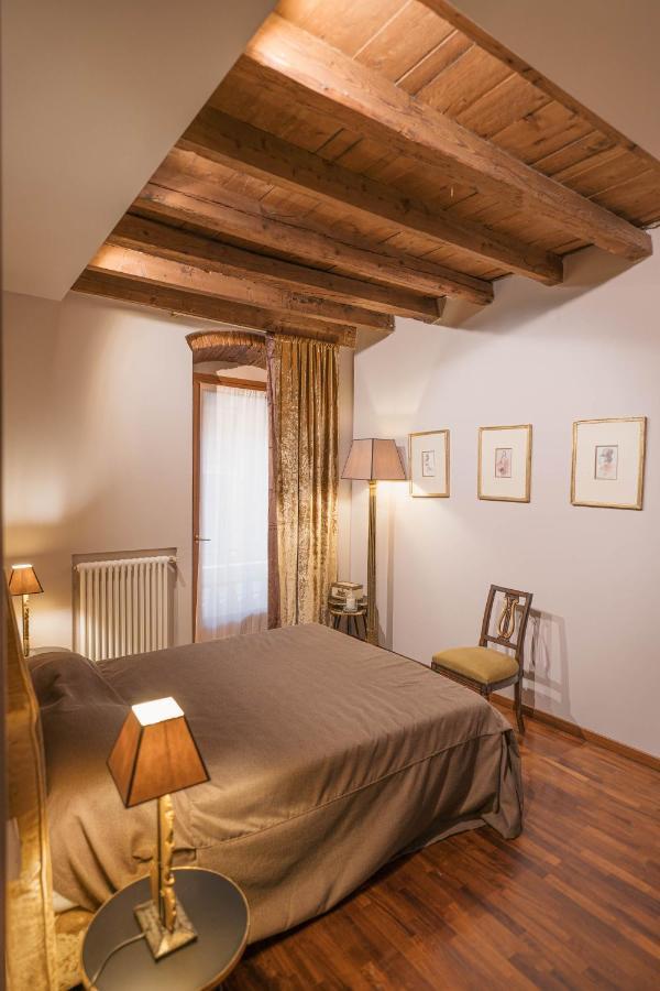Napule...E Apartments Peschiera del Garda Eksteriør billede