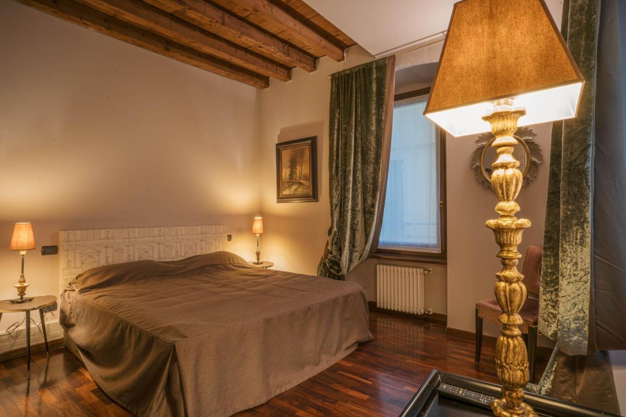 Napule...E Apartments Peschiera del Garda Eksteriør billede
