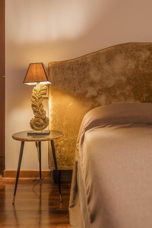Napule...E Apartments Peschiera del Garda Eksteriør billede